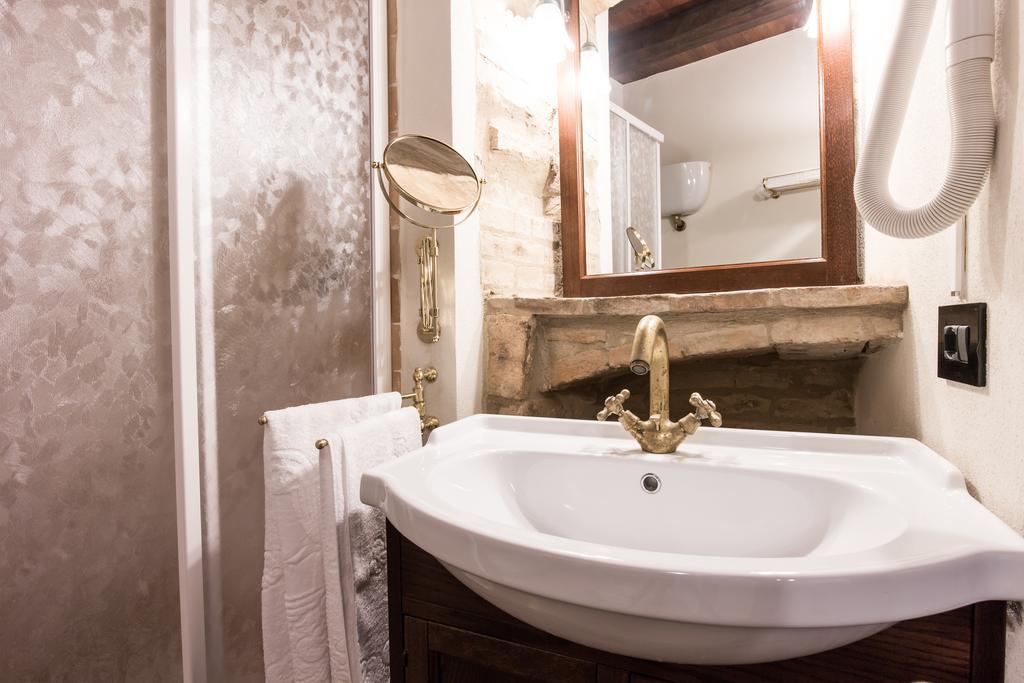 Domus In Castro Bed & Breakfast Montecchio  Room photo
